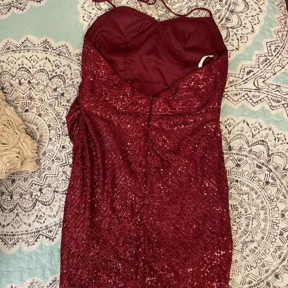 Sequined Formal Dress -- Burgundy --Size 6 - Picture 4 of 8